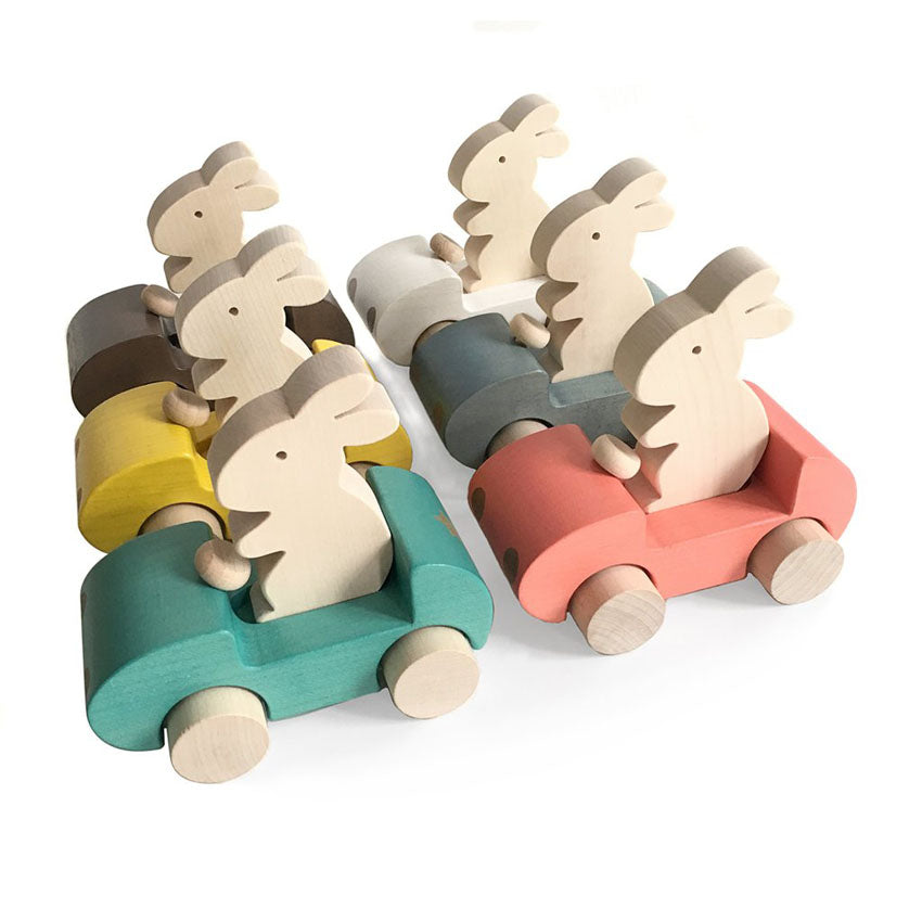 Bunny Car - das hübsche Holzauto mit einem süßen Hasen von Briki Vroom Vroom. Versandkostenfreie Lieferung ab 39 Euro. goldkind.wien